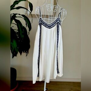 Woman Beach Dress/Mini Dress White and Navy Blue size Large by Forever 21